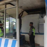 kobaran-api-muncul-mendadak-di-pos-polisi-fajar-indah-solo