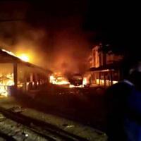 bentrok-warga-di-terminal-expo-3-angkot-dan-1-sepeda-motor-dibakar