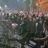 meski-sempat-memanas-massa-akhirnya-membubarkan-diri-dengan-tertib