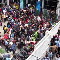 tiket-pesawat-mahal-pemudik-angkutan-laut-membeludak-tujuan-belawan