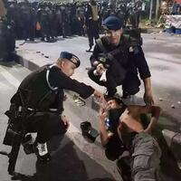 polisi-juga-manusia-kumpulan-foto-polisi-humanis