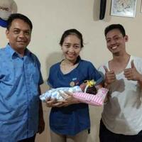 berpacu-dengan-waktu-untuk-membantu-persalinan