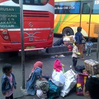 mulai-dipadati-pemudik-kepala-terminal-kalideres-pastikan-tidak-ada-calo