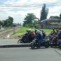 309-perlintasan-kereta-api-tanpa-petugas-jaga-pengemudi-harus-waspada