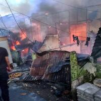 jelang-pagi-asrama-sapta-marga-ix-di-manado-terbakar