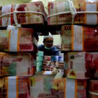 laju-rupiah-tertahan-di-rp14380-dolar-as-kembali-menanjak