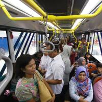 jalan-thamrin-dibuka-layanan-bus-transjakarta-kembali-normal