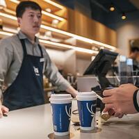 luckin-coffee-menyajikan-kopi-dalam-bisnis-internet