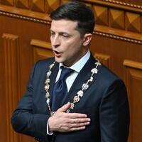 zelensky-presiden-bukan-idola-tak-perlu-pajang-foto-saya-di-kantor