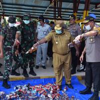 polda-papua-musnahkan-ribuan-botol-miras-ilegal