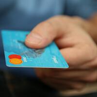 kartu-kredit--alat-pembayaran-atau-kartu-pencetak-utang