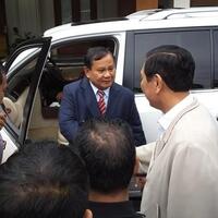 ruhut-ungkap-prabowo-telepon-luhut-siang-tadi-cerita-kurang-sehat-di-ln