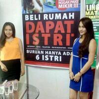 wanita-ini-jual-mobil-ditambah-bonus-diri-sendiri-jomblo-rapatkan-barisan