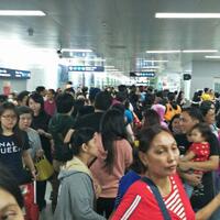 hari-kedua-lebaran-stasiun-mrt-bundaran-hi-dipadati-penumpang