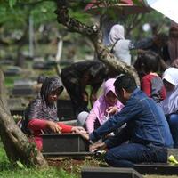 pengubur-jenazah-antara-kerja-sukarela-dan-tudingan-calo-doa