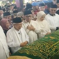 shalat-jenazah-ani-yudhoyono-jadi-perdebatan-shalat-subuh-di-gbk-diungkit-lagi