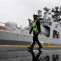 hampir-tabrakan-rusia-tuduh-kapal-perang-as-lakukan-quotmanuver-berbahayaquot