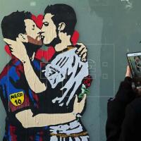 menolak-berciuman-di-depan-umum-pasangan-gay-ini-dihajar