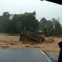 banjir-ekstrim-di-sultra-luluhlantahkan-jembatan-utama-penghubung-trans-sulawesi