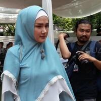 curhat-berat-badan-naik-gaya-hijab-mulan-jameela-bikin-salfok