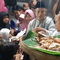 berebut-kupat-baik-tradisi-unik-syawalan-di-semarang