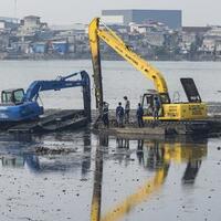 saat-pengerukan-waduk-pluit-malah-timbulkan-bau-tak-sedap