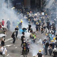 unjuk-rasa-anti-uu-ekstradisi-ricuh-polisi-hong-kong-gunakan-gas-air-mata