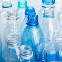 sekolah-di-nigeria-menerima-bayaran-sampah-botol-plastik