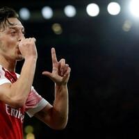 bagusan-mana-sih-sebenernya-ozil-atau-iniesta