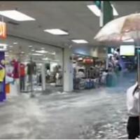 banjir-di-mall-menghayal-yuks