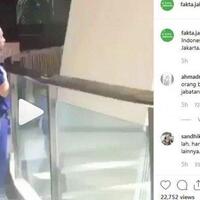 viral-pegawai-mall-menyanyikan-lagu-indonesia-raya-agan-apal-kagak