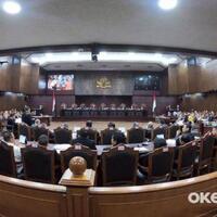 antara-juwangi-teras-di-sidang-mk--putri-gus-mus-jadi-viral