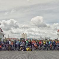 kamis-komunitas-gowes-bareng-para-pecinta-dahon-boardwalk