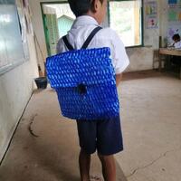 tak-punya-uang-ayah-kreatif-ini-bikin-sendiri-tas-sekolah-anaknya