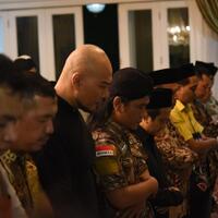 gerakan-salat-deddy-corbuzier-dikritik-gus-miftah-beri-balasan-menohok