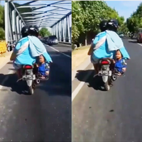 unik-gan-ibu-ini-bonceng-motor-sambil-menaruh-anaknya-di-tempat-galon-air--gas-3kg