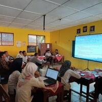 kepala-sekolah-menangissurat-edaran-wajibkan-murid-sd-pakai-seragam-muslim-dicabut