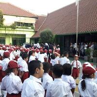 4-tips-skema-pendampingan-di-hari-pertama-sekolah-ayo-antar-anak