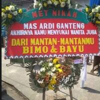 karangan-bunga-pernikahan-dari-mantan-pacar-ini-bikin-ngakak