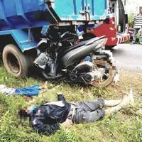 satu-keluarga-tewas-usai-tabrak-truk-parkir
