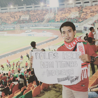 mendukung-timnas-indonesia-lewat-koleksi-jersey