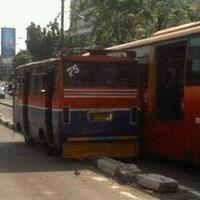 bus-penguasa-jalur-lintas-selatan-pulau-jawa