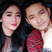 demi-kepuasan-suami-dewi-perssik-jajal-semua-gaya-bercinta