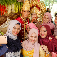 jangan-gaya-fotografer-di-acara-resepsi-pernikahan-orang-lain