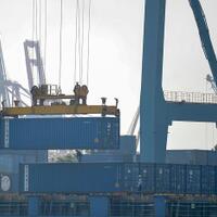 pelayanan-di-tanjung-priok-tiada-libur-demi-genjot-ekspor