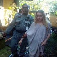 kehabisan-bekal-ngamuk-ngamuk-bule-cantik-rusia-diamankan-satpol-pp