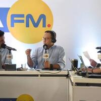 gaya-anies-baswedan-siaran-di-radio-la-fm-kota-medellin-kollmbia