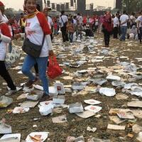 sampah-kotak-makan-berserakan-di-syukuran-nasional-jokowi