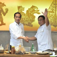 jokowi-prabowo-cipika-cipiki-jari-98-yang-nyinyir-pusing-cari-pemodal-demo-lagi