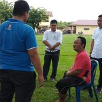 pelaku-pembunuhan-satu-keluarga-masih-tertawa-saat-prarekonstruksi